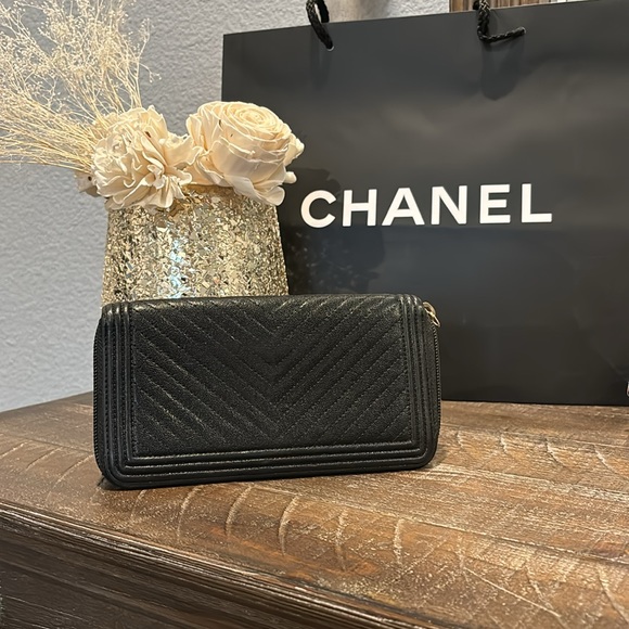 Chanel Auth. Caviar zippy wallet. - Picture 3 of 11